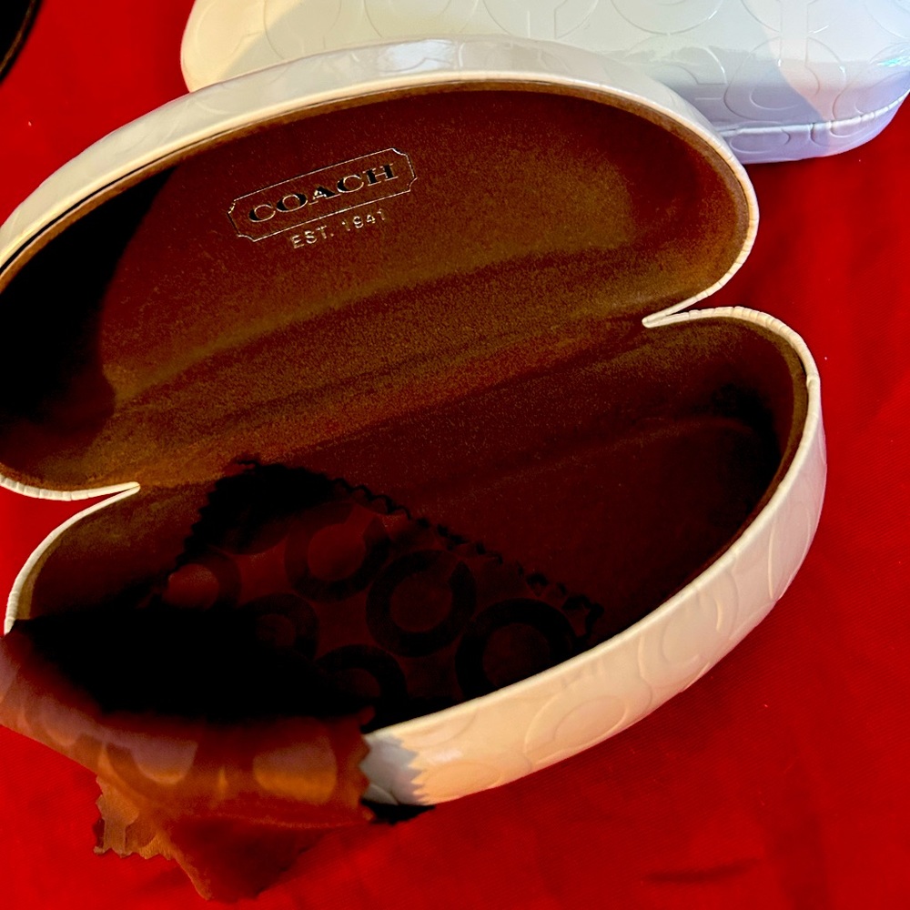 Coach eyeglass/sunglasses case with cleaning cloth